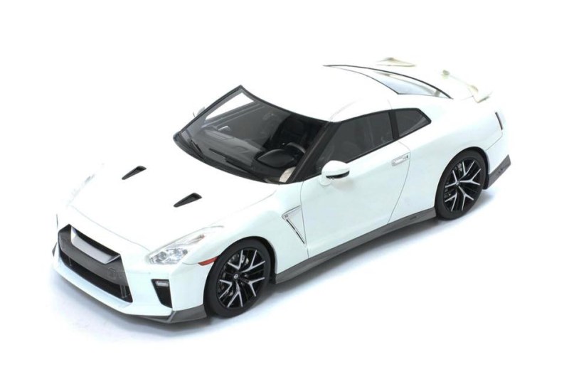 FIRST:18 NISSAN GT-R 2017 ミニカー First 18 Nissan GT-R 2017 Ultimate Metal Silver 1/18 Scale