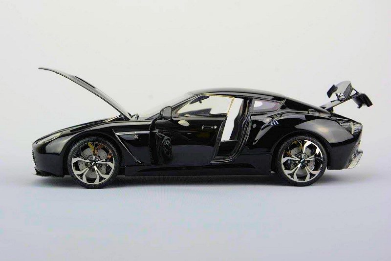 New Skin Fronti-Art Aston Martin V12 Zagato • DiecastSociety.com