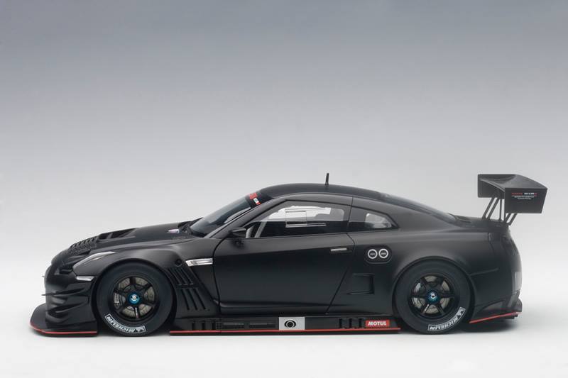 AUTOart Production Nissan GT-R Nismo GTS Matt Black & White