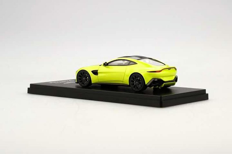 Miniature Truescale miniatures ASTON MARTIN V12 VANTAGE chez