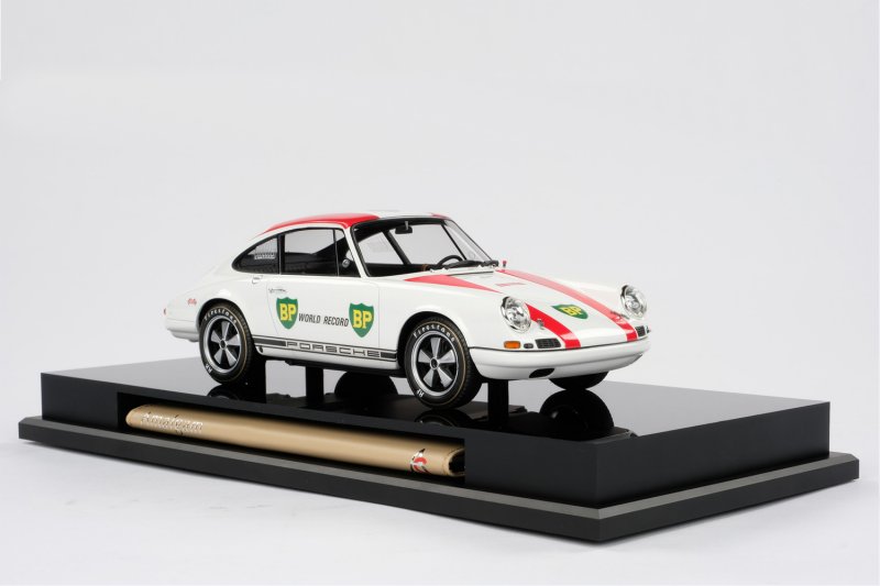 Amalgam 1967 Porsche 911R “Monza – BP World Record