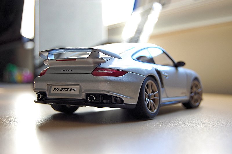 REVIEW: AUTOart Porsche 911 (997) GT2 RS • DiecastSociety.com