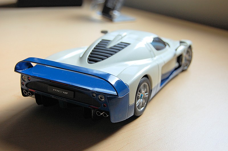 REVIEW: AUTOart Maserati MC12 • DiecastSociety.com