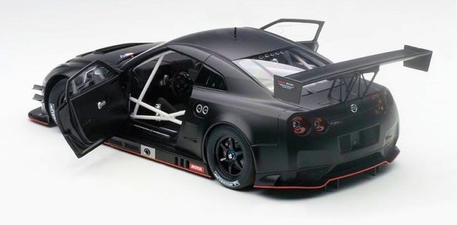 AUTOart Nissan GT-R 1/18 マットブラック ニスモ AUTOart Production Nissan GT-R Nismo GTS Matt Black & White