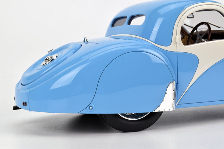 1937 Bugatti Type 57SC Atalante | Villa d'Este 2011 | RM Sotheby's