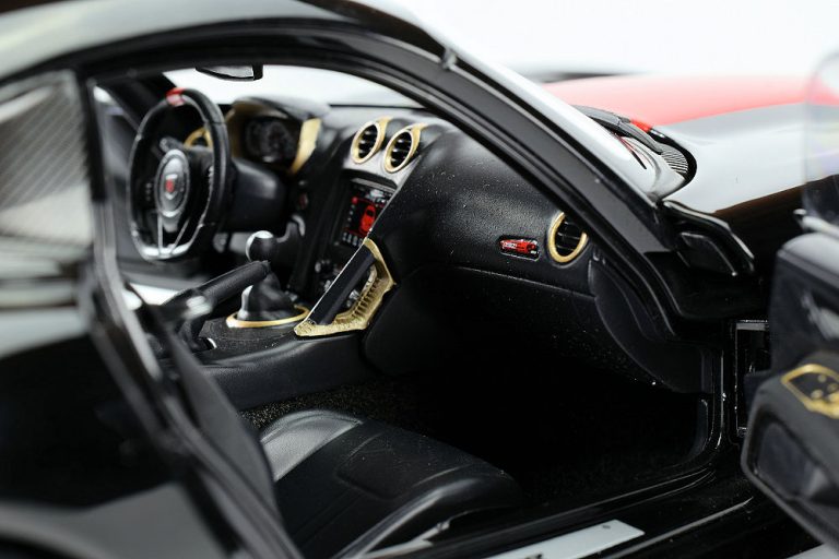 Modèle Réduit Autoart 1:18 Dodge Viper ACR 2017 Noir Et Rouge - Neuf En Boîte