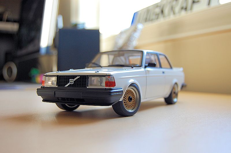 AUTOart Volvo 240 Turbo Presentation Car - DiecastSociety.com