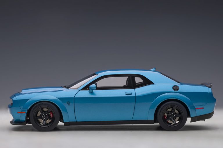 Dodge challenger autoart