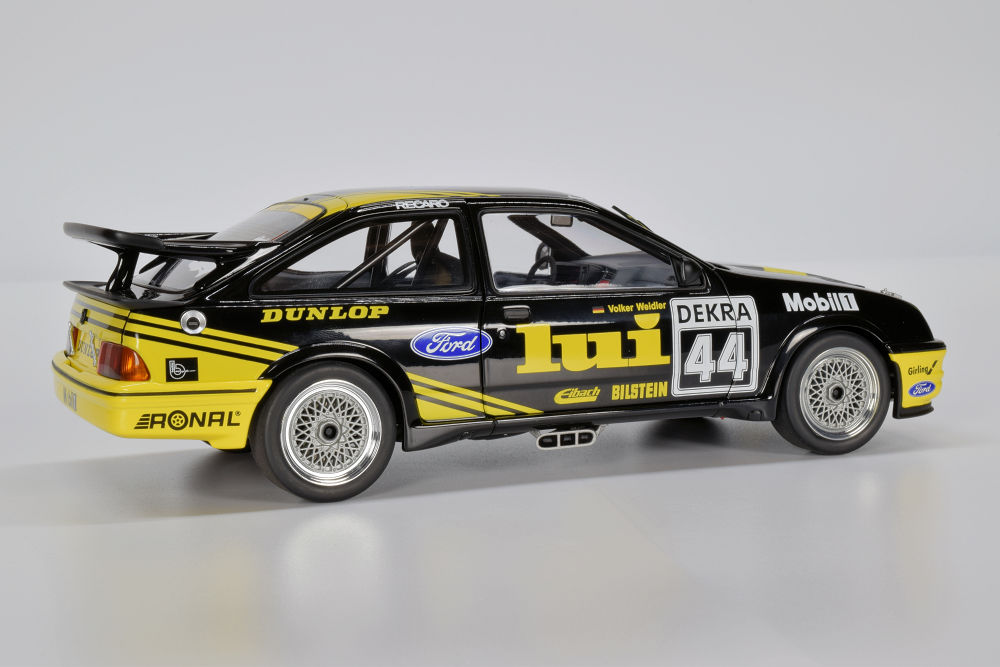 AEMMEMODELSTORESLOTSANDTRAINS - SLOT CAR 1\32 AUTOART FORD SIERRA