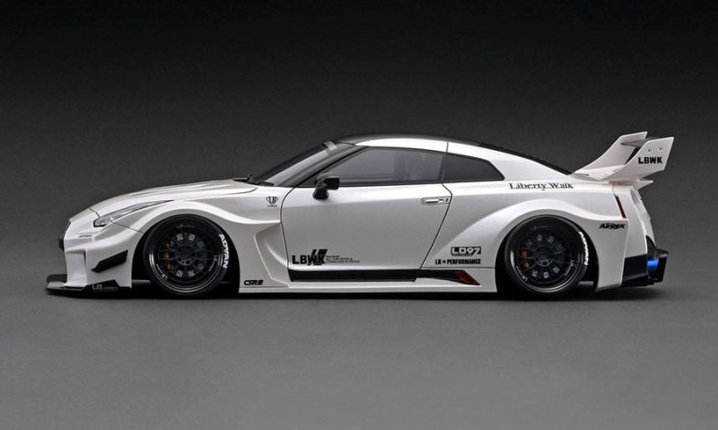 イグニッションモデル　LB-Silhouette works 35GT-RR IG3144 1/18 LB-Silhouette WORKS GT Nissan 35GT-RR Carbon