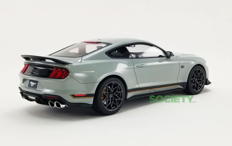 1/18 Mustang Mach 1 とTorino Special Limited Edition 1969 Ford Mustang Mach 1 in 1/18 scale