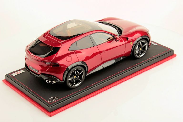 Ferrari Purosangue MR Collection 1/18 FE038D Rouge Portofino avec vitrine