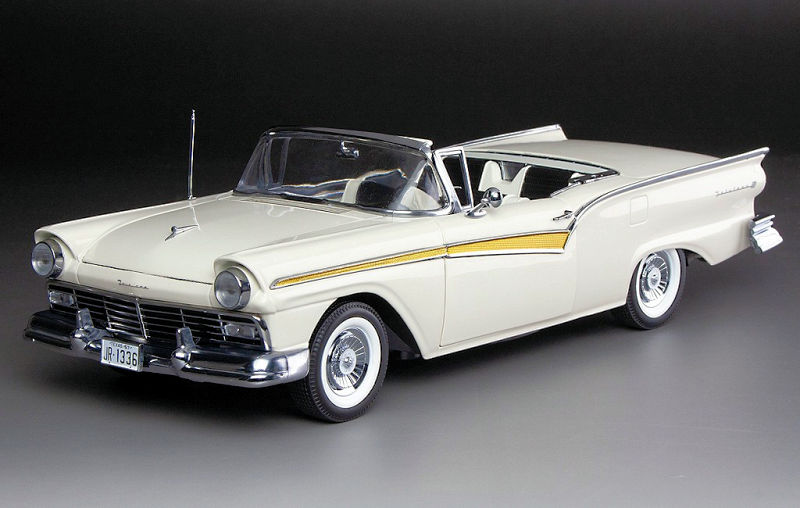 バ*ー様 1/18 FORD FAIRLANE フェアレーン1957 Sun S Sun Star 1/18 Ford Fairlane 500 skyliner 1957 Vintage car