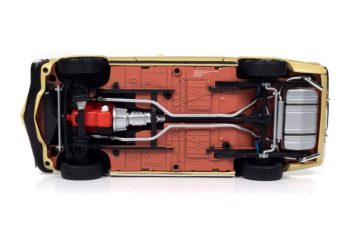 Miniature Auto World 1/18 Chevrolet Camaro RS/Z28 Coupé 1972, Jaune Crème à Rayures Noires