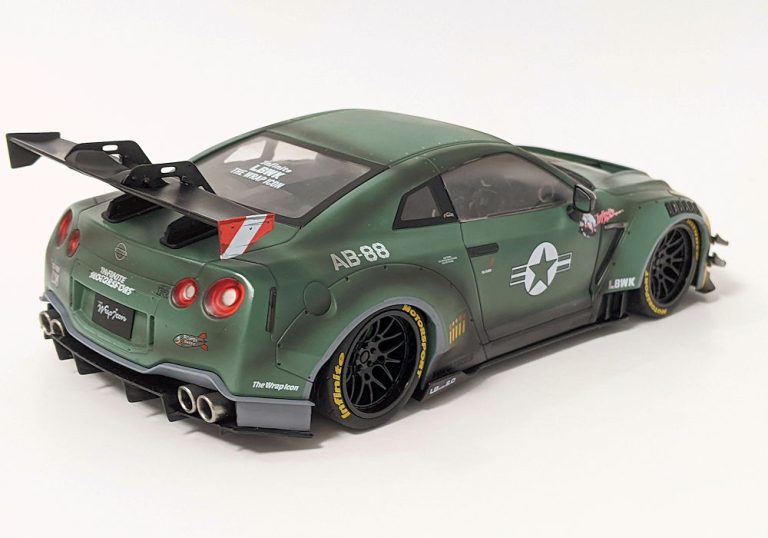 REVIEW: Solido Nissan GT-R R35 LBWK Army Fighter • DiecastSociety.com