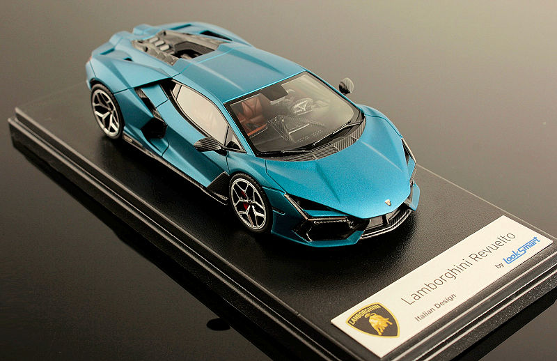 LAMBORGHINI REVUELTO 1:43 MODEL CAR BY LOOKSMART