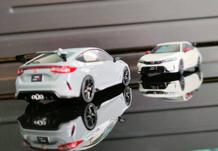 HobbyJapan vs Motorhelix Civic Type R FL5 (30) •