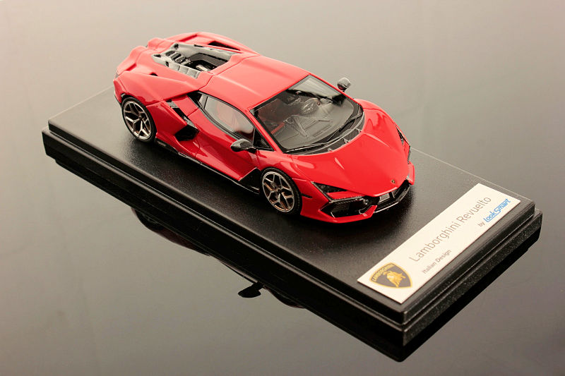 LAMBORGHINI REVUELTO 1:43 MODEL CAR BY LOOKSMART