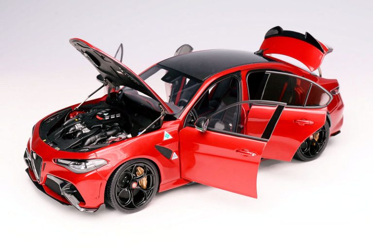 Miniature Alfa Romeo Giulia GTAm 1/18 Motorhelix - Couleur Blanche - Moulée Sous Pression - Neuf