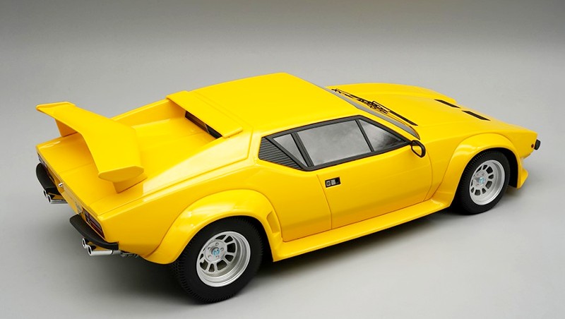 HOTWHEELS DETOMASO　PANTERA 1:18 HotWheels DETOMASO PANTERA 1:18 SCALE YELLOW DIECAST MODEL