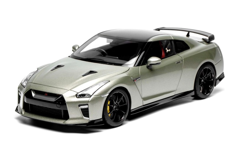 Nissan GT-R35 Nismo 1/8スケールモデル R35 NISSAN GT-R NISMO Special edition 2022 ブリリアント
