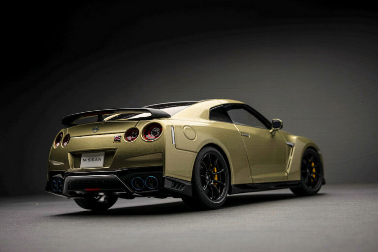 PHOTO GALLERY: MotorHelix Nissan GT-R R35 T-Spec • DiecastSociety.com
