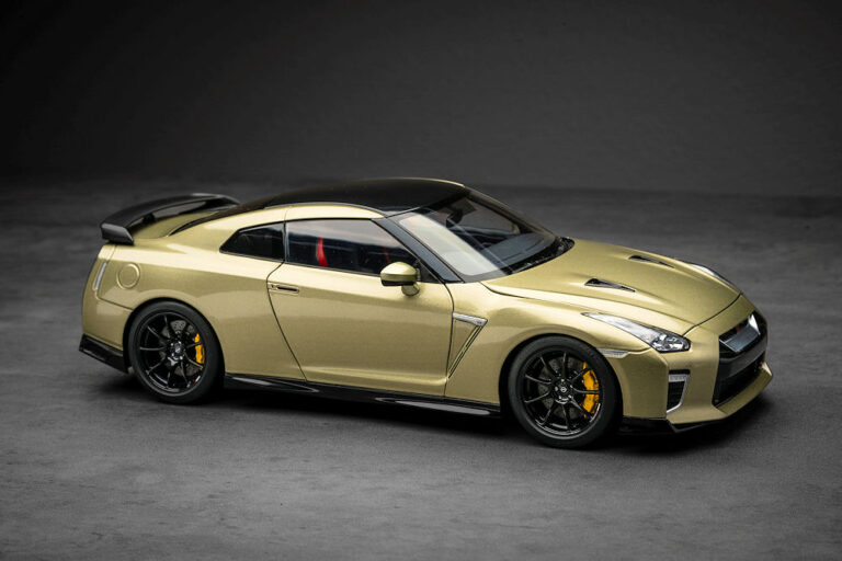 PHOTO GALLERY: MotorHelix Nissan GT-R R35 T-Spec • DiecastSociety.com